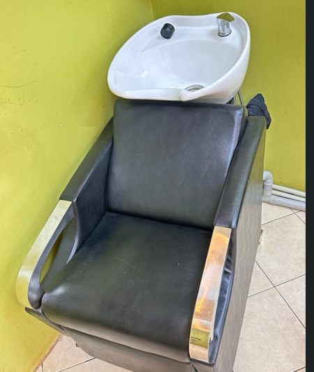 Head wash seat at AIROS